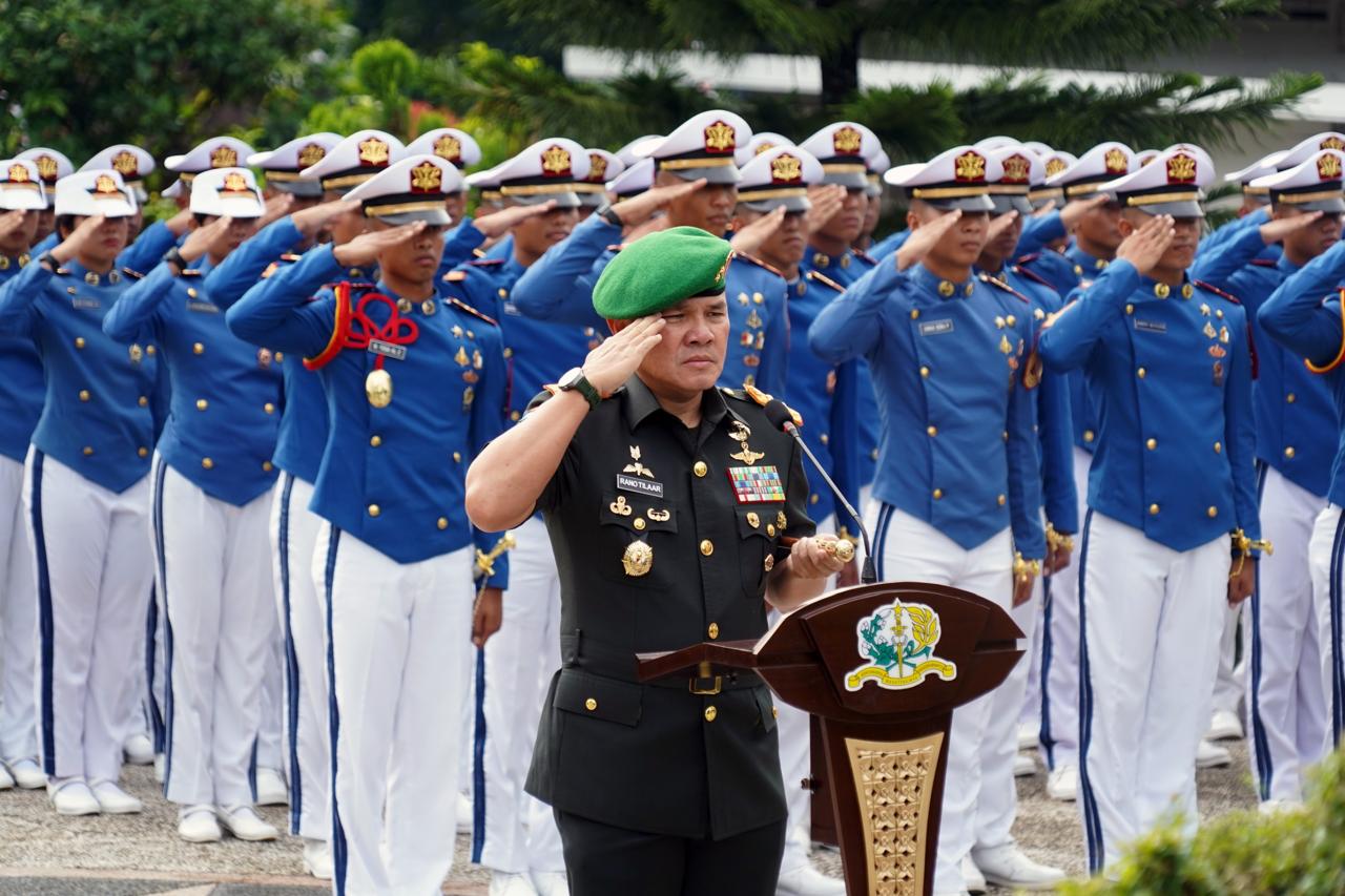 Gubernur Akademi Militer Pimpin Ziarah dan Syukuran HUT ke-68 Akmil Gubernur Akademi Militer Pimpin Ziarah dan Syukuran HUT ke-68 Akmil