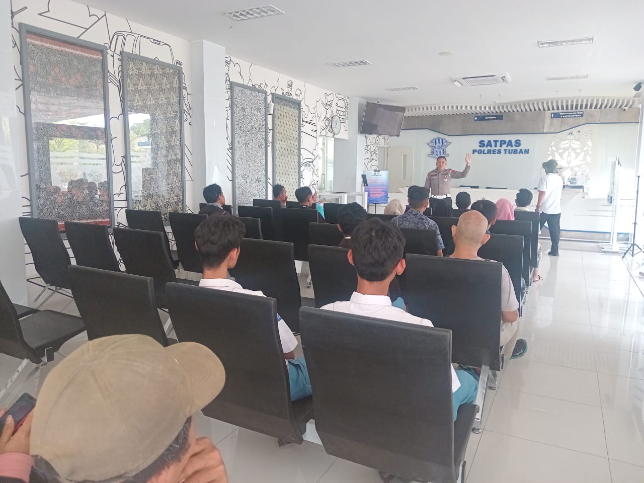 Edukasi Tanpa Takut: Cara Membuat SIM yang Benar dari Polisi Tuban Edukasi Tanpa Takut: Cara Membuat SIM yang Benar dari Polisi Tuban