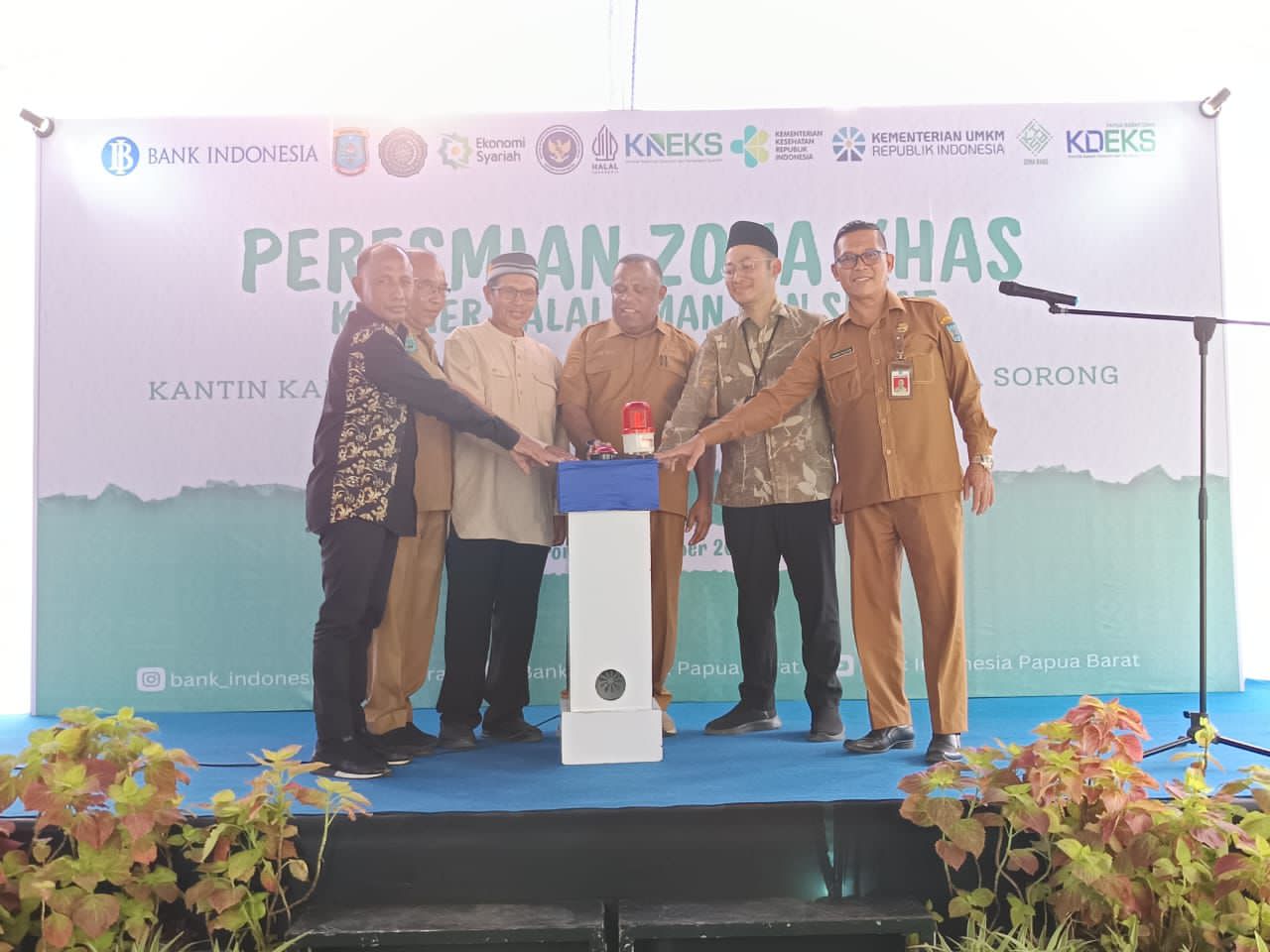 BI Papua Barat dan Pemprov PBD Resmikan Zona Khas Pertama di Tanah Papua — Dorong Ekonomi Halal dan UMKM Lokal BI Papua Barat dan Pemprov PBD Resmikan Zona Khas Pertama di Tanah Papua — Dorong Ekonomi Halal dan UMKM Lokal