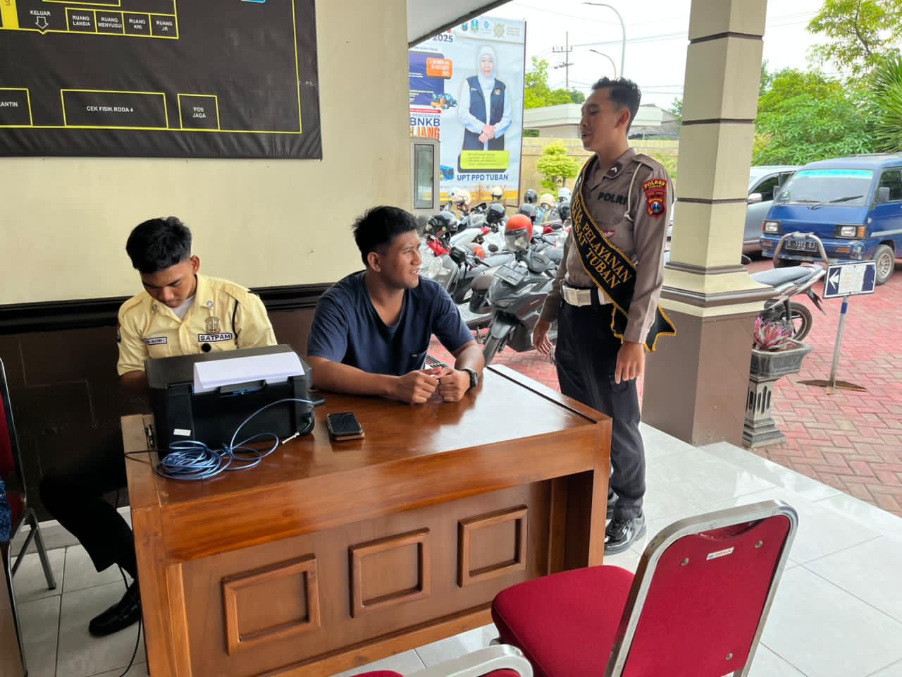 Polantas Menyapa, Bangun Kepercayaan Masyarakat Lewat Aksi Nyata Polantas Menyapa, Bangun Kepercayaan Masyarakat Lewat Aksi Nyata