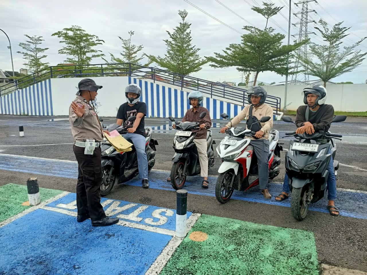 Menghidupkan Spirit Kebersamaan Lewat POLANTAS MENYAPA Menghidupkan Spirit Kebersamaan Lewat POLANTAS MENYAPA