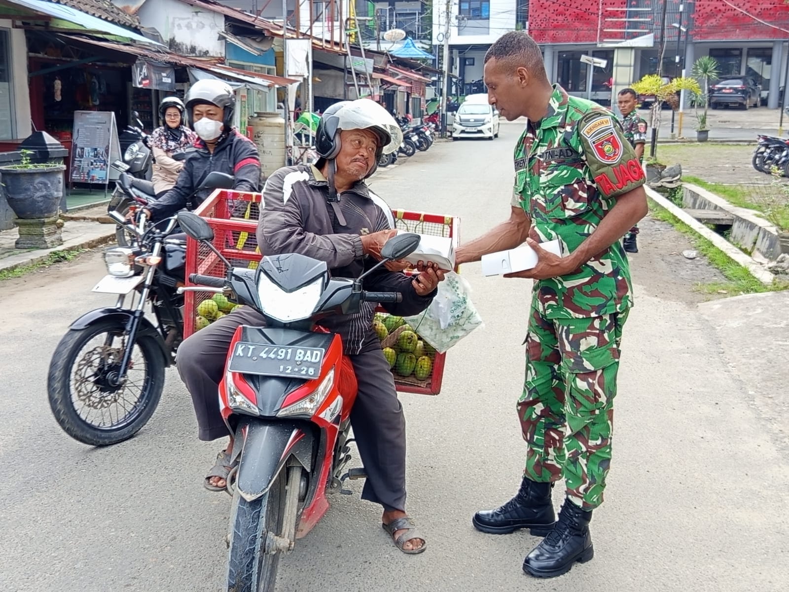 Pererat Silaturahmi, Ajenrem 091/ASN Laksanakan Kegiatan Jum'at Berkah Pererat Silaturahmi, Ajenrem 091/ASN Laksanakan Kegiatan Jum'at Berkah