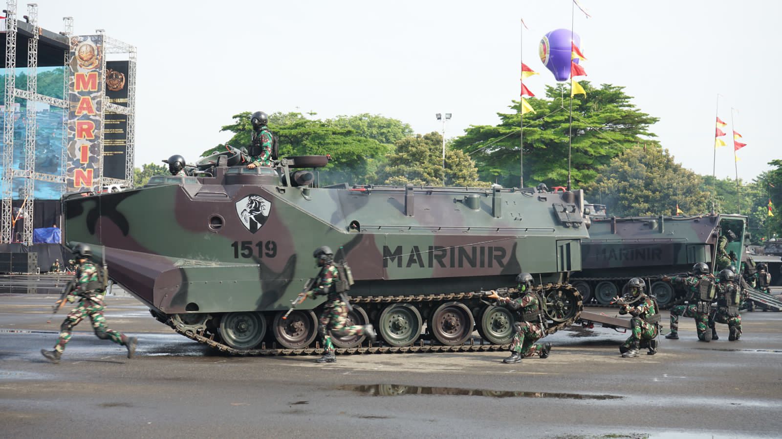 Terik Matahari Tak Menjadi Halangan Buat Prajurit Yonif 2 Marinir Tampil Gagah Ikuti Gladi Bersih Jelang Puncak HUT Marinir ke-80 Terik Matahari Tak Menjadi Halangan Buat Prajurit Yonif 2 Marinir Tampil Gagah Ikuti Gladi Bersih Jelang Puncak HUT Marinir ke-80