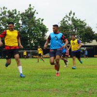 Penuh Keceriaan dan Soliditas, Yonif 2 Marinir Gelar Fun Football Bersama Danyonif di Ksatrian Hartono