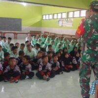 Puluhan Siswa SD dibekali Wasbang dan Bela Negara oleh Babinsa Sekar Bojonegoro