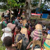 Warga Moskona Utara Mengungsi Akibat Serangan Kelompok kriminal bersenjata(KKB), TNI–Polri Bantu Evakuasi dan Beri Perlindungan.