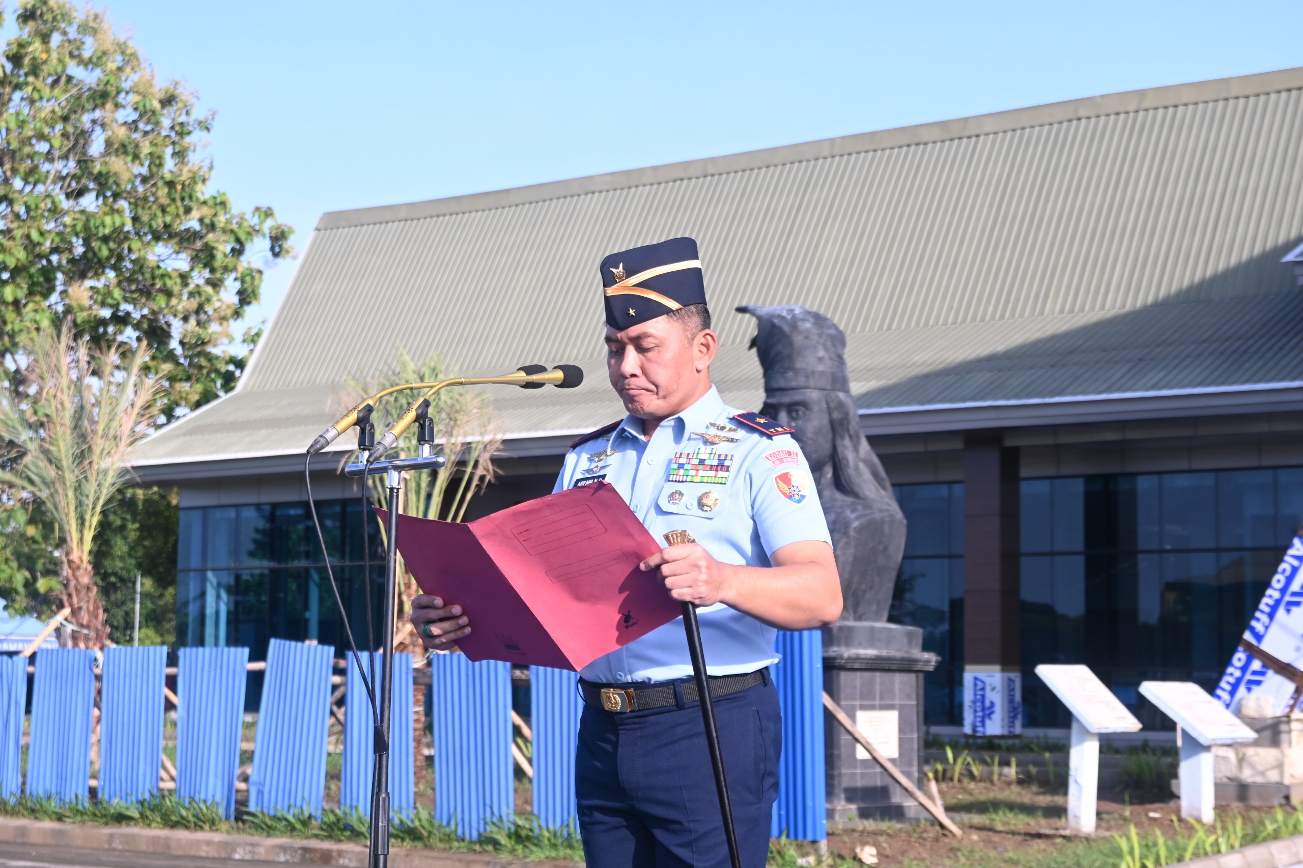 Pimpin Apel Pagi, Danlanud Sultan Hasanuddin Tekankan Integritas dan Kesiapan Personel Menghadapi Tantangan Ke Depan Pimpin Apel Pagi, Danlanud Sultan Hasanuddin Tekankan Integritas dan Kesiapan Personel Menghadapi Tantangan Ke Depan