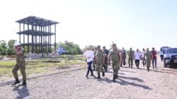 Danlanud Sultan Hasanuddin Dampingi Wakasau Tinjau Pembangunan Infrastruktur Site Radar Takalar