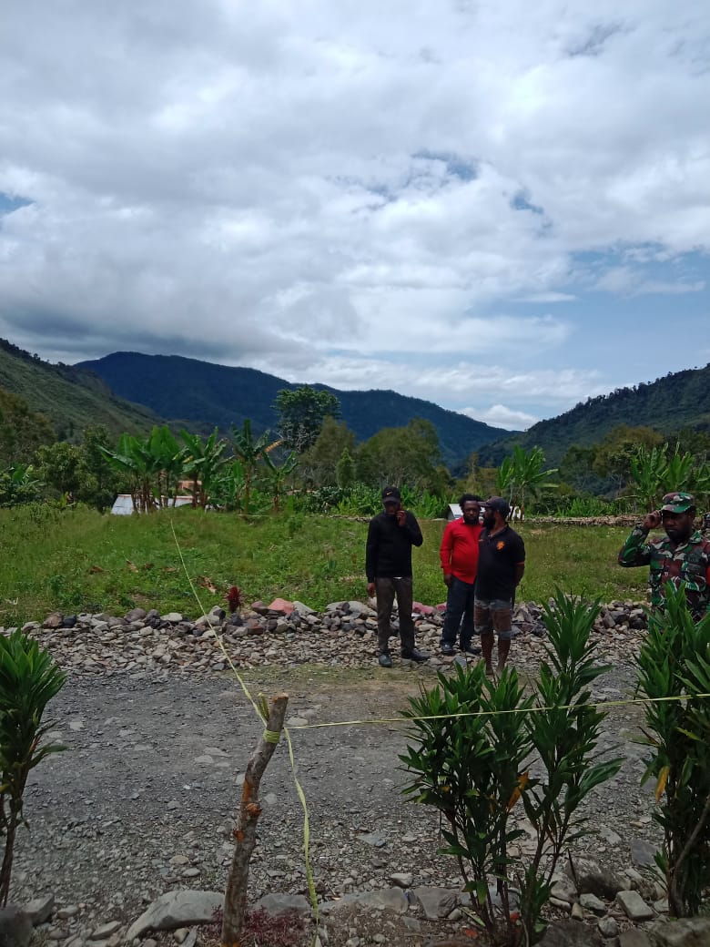 Babinsa Koramil 1714-01/Mulia Mendukung Program Nasional, Percepatan Pembangunan KDKMP