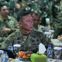 Panglima TNI Tinjau Latihan Terjun Malam di Bangka, Tingkatkan Kesiapsiagaan dan Pengamanan Wilayah