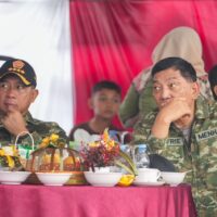 Ratusan Peterjun Kostrad Hiasi Langit Kota Timah Babel
