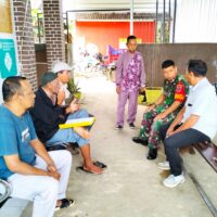 Perkuat Sinergi, Babinsa Jongkang Lakukan Kegiatan Komsos di Wilayah Binaan