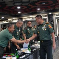 Presiden RI, Menhan RI dan Panglima TNI Rapat Evaluasi Percepatan Pembangunan KDKMP