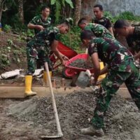 TNI Bersinergi Percepat Pembangunan Huntara bagi Korban Bencana di Palembayan