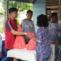 Stasiun Bakamla TBK Salurkan Paket Sembako Sambut HUT ke-20 Bakamla RI