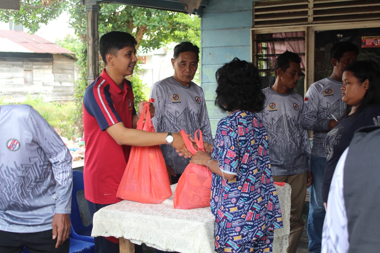 Stasiun Bakamla TBK Salurkan Paket Sembako Sambut HUT ke-20 Bakamla RI