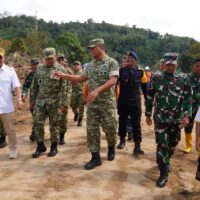Wakil Panglima TNI Tinjau Wilayah Terdampak Banjir di Sumut dan Sumbar