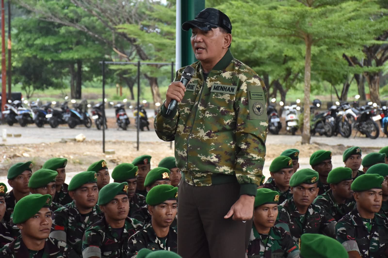 Danrem 181/PVT Sambut Kedatangan Menhan RI beserta rombongan di Yon TP 806/SI