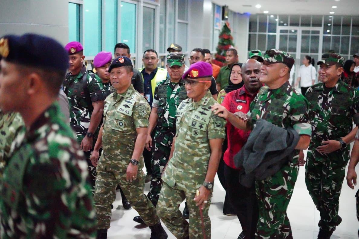 Ir Koarmada III Sambut Kedatangan Kasad di Kota Sorong