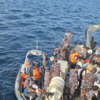 Profesionalisme TNI AL: KRI Panah-626 Evakuasi 51 Penumpang KM Cantika Lestari 9C yang Kandas di Teluk Weda
