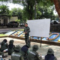 Pelatih Terbaik Yonif 2 Marinir Turunkan Ilmu Bertahan Hidup di Hutan dan Kesehatan Lapangan kepada Siswa Siswi Ombudsman