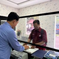 Warga Tersenyum Saat Polisi Datang, Ini yang Terjadi di Desa Tuban Pagi Itu