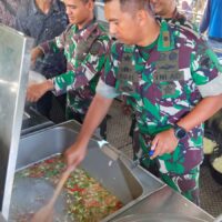 TNI Dirikan Dapur Umum di Timang Gajah, Bantu Pengungsi Terdampak Bencana