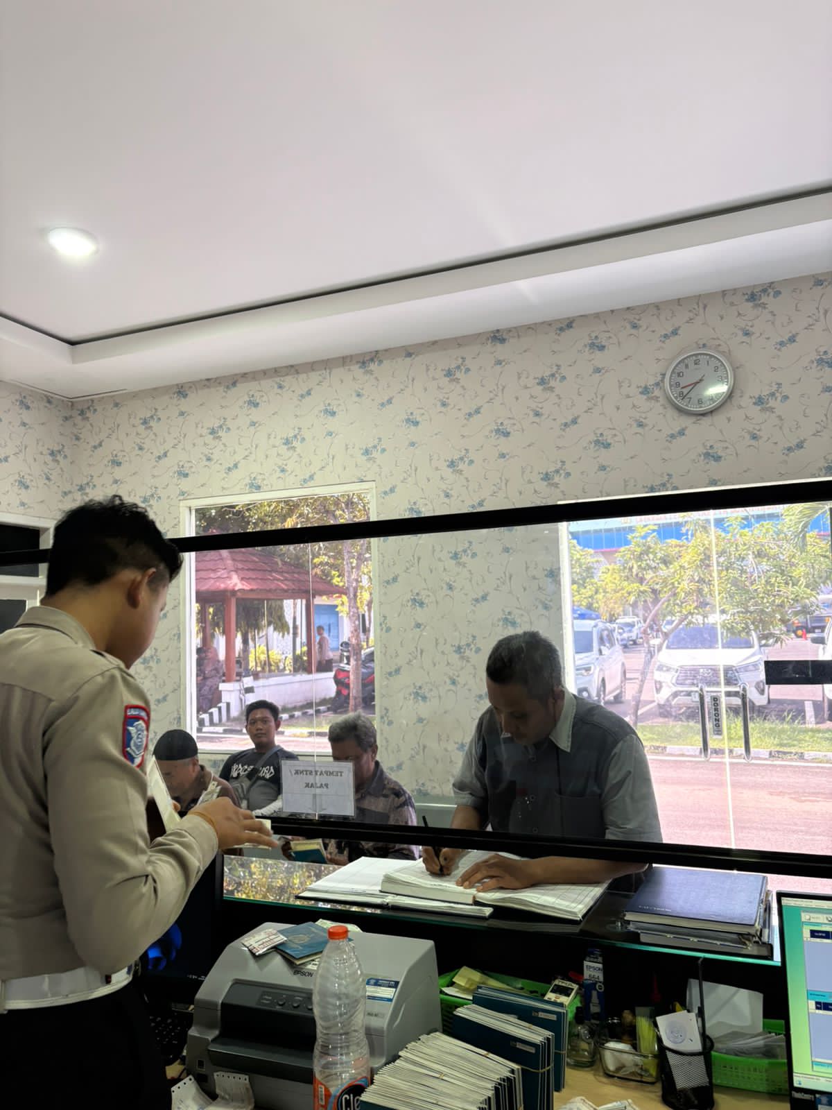 Polisi Turun ke Pasar, Ketakutan Warga Runtuh Satu Per Satu