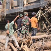 Akses Terputus, Kodam IM Gunakan Tali Kirim Bantuan ke Daerah Terisolir di Bireuen
