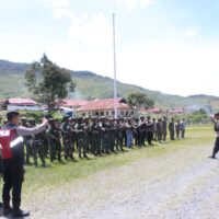 Prajurit Kodim 1714/PJ Bersama Polri Gelar Patroli, Pastikan Keamanan Jelang Perayaan Natal di Puncak Jaya