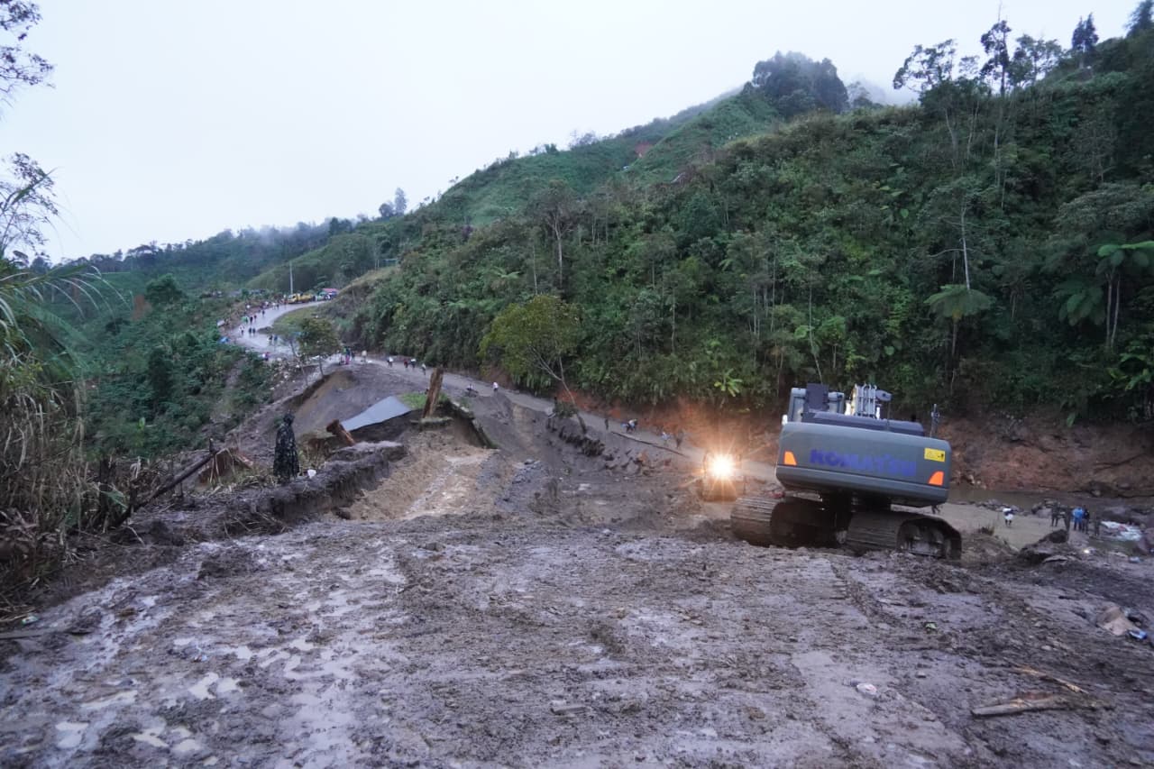 Sinergi TNI dan Kementerian PU, Akses Jalan Simpang KKA–Bener Meriah Kembali Tersambung