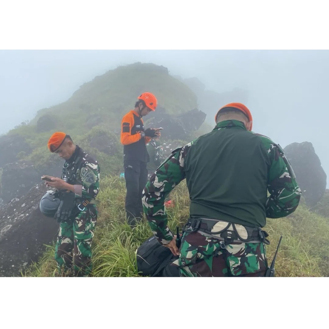 TNI Temukan Lokasi Jatuhnya Pesawat ATR 42-500 di Gunung Bulusaraung