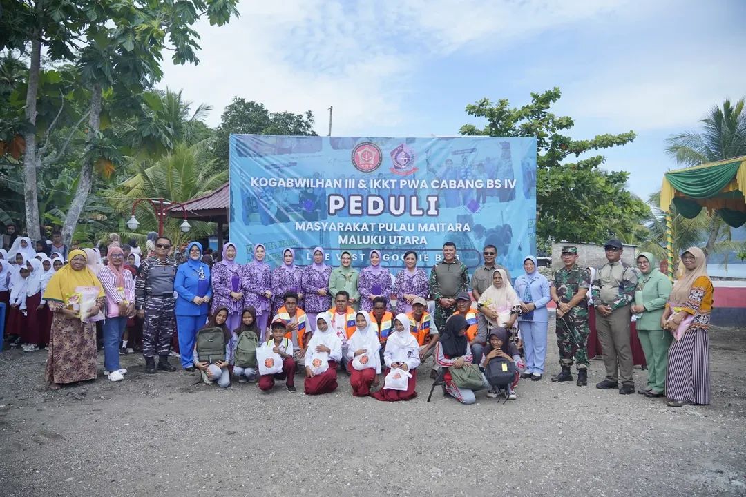 Dandim 1505/Tidore Hadiri Aksi Sosial Kogabwilhan III Peduli Masyarakat Pulau Maitara