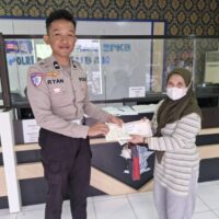 Bukan Menilang, Tapi Mendengar: Cara Sunyi Polisi Mengembalikan Kepercayaan Rakyat