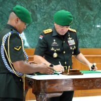 Perkuat Regenerasi Kepemimpinan Gubernur Akmil Pimpin Sertijab dan Tradisi Warga