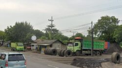 Bangkitan Lalu Lintas Tinggi, Stockpile Pasir di Nguling–Grati Jadi Perhatian Publik