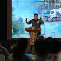 Gubernur Akmil Beri Pembekalan Geopolitik kepada Peserta Retreat SIG