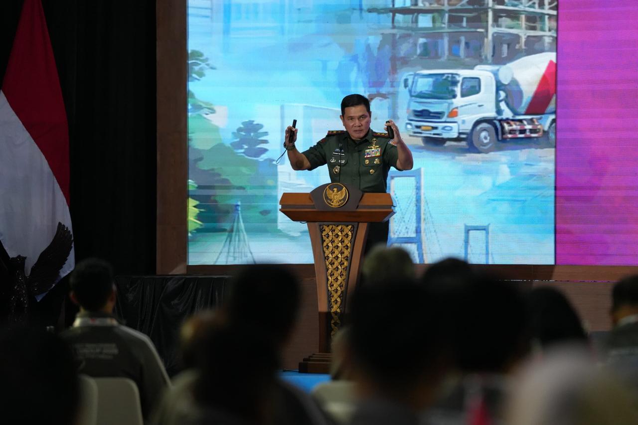 Gubernur Akmil Beri Pembekalan Geopolitik kepada Peserta Retreat SIG Gubernur Akmil Beri Pembekalan Geopolitik kepada Peserta Retreat SIG