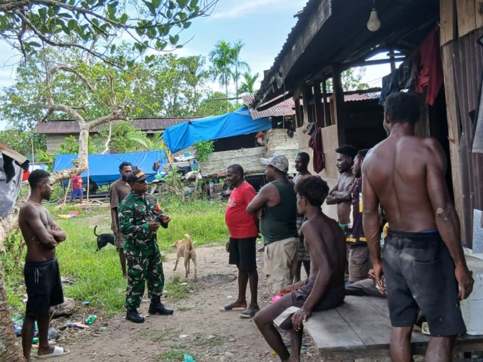 Babinsa Koramil Kokonao Jadikan Komsos Sebagai Media Jalin Silaturahmi Bersama Warga Binaan Babinsa Koramil Kokonao Jadikan Komsos Sebagai Media Jalin Silaturahmi Bersama Warga Binaan