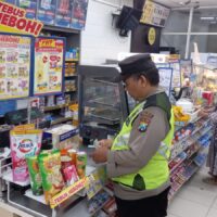 Patroli di Pertokoan, Anggota Sampaikan Himbauan Waspada Peredaran Uang Palsu