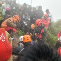 Prajurit TNI Menembus Medan dan Cuaca Ekstrem, Berhasil Temukan Seluruh Korban Pesawat ATR 42-500