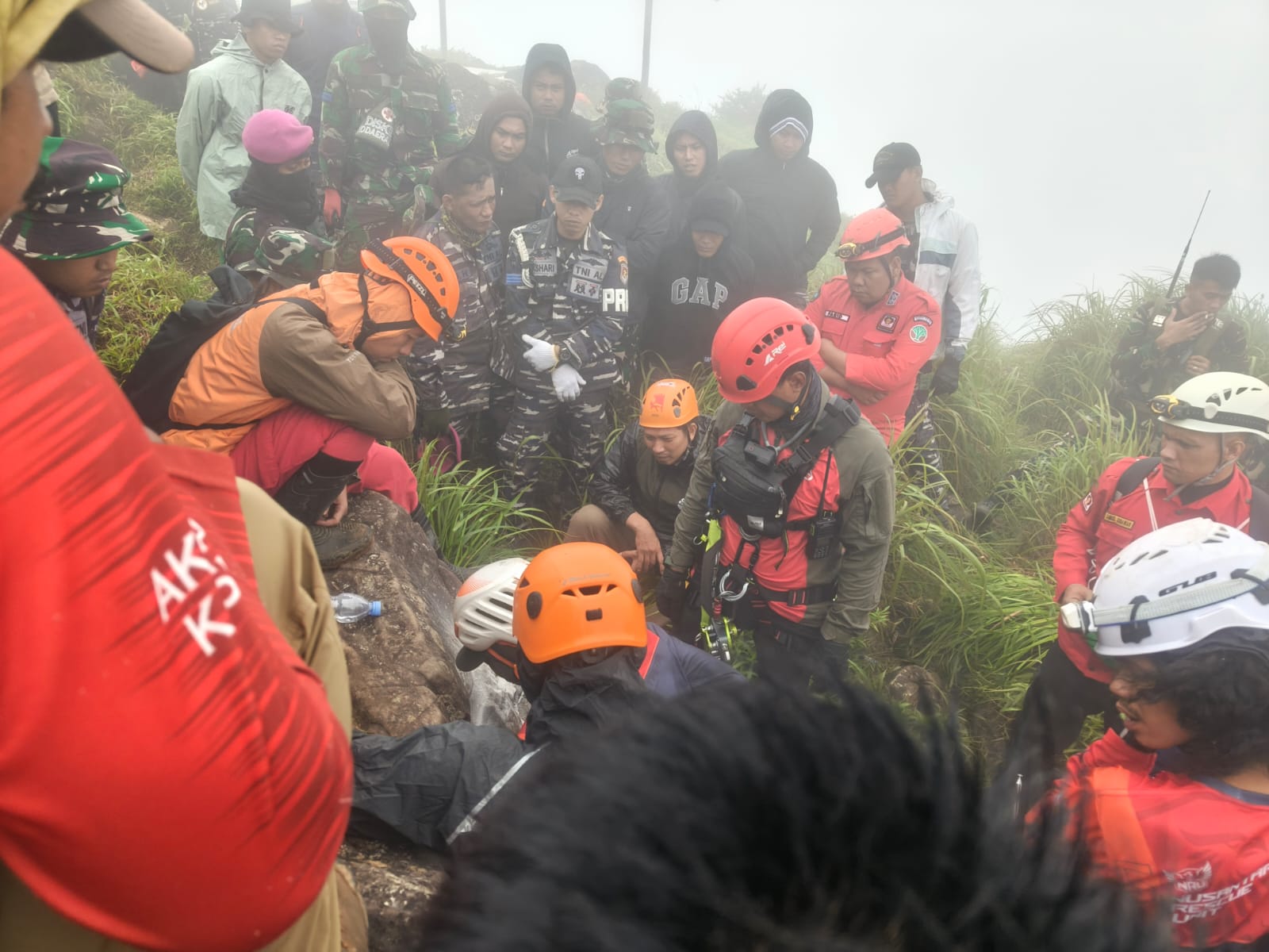 Prajurit TNI Menembus Medan dan Cuaca Ekstrem, Berhasil Temukan Seluruh Korban Pesawat ATR 42-500