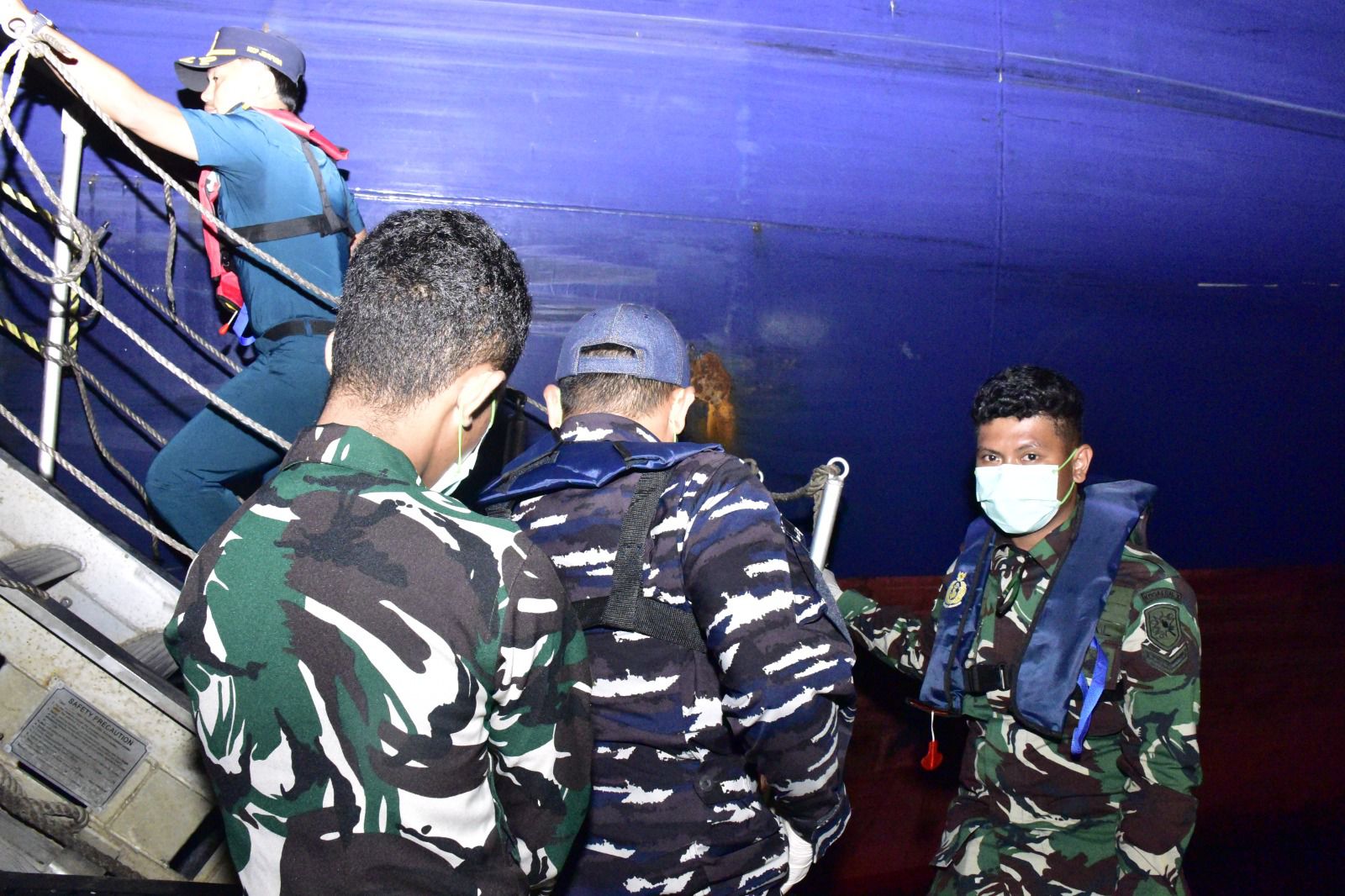 Kodaeral X TNI AL Gerak Cepat Evakuasi ABK MV ALS Luna di Perairan Jayapura Kodaeral X TNI AL Gerak Cepat Evakuasi ABK MV ALS Luna di Perairan Jayapura