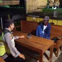 Patroli, Polsek Widang Sampaikan Kepada Pemilik Warung, Jangan Menjual Miras