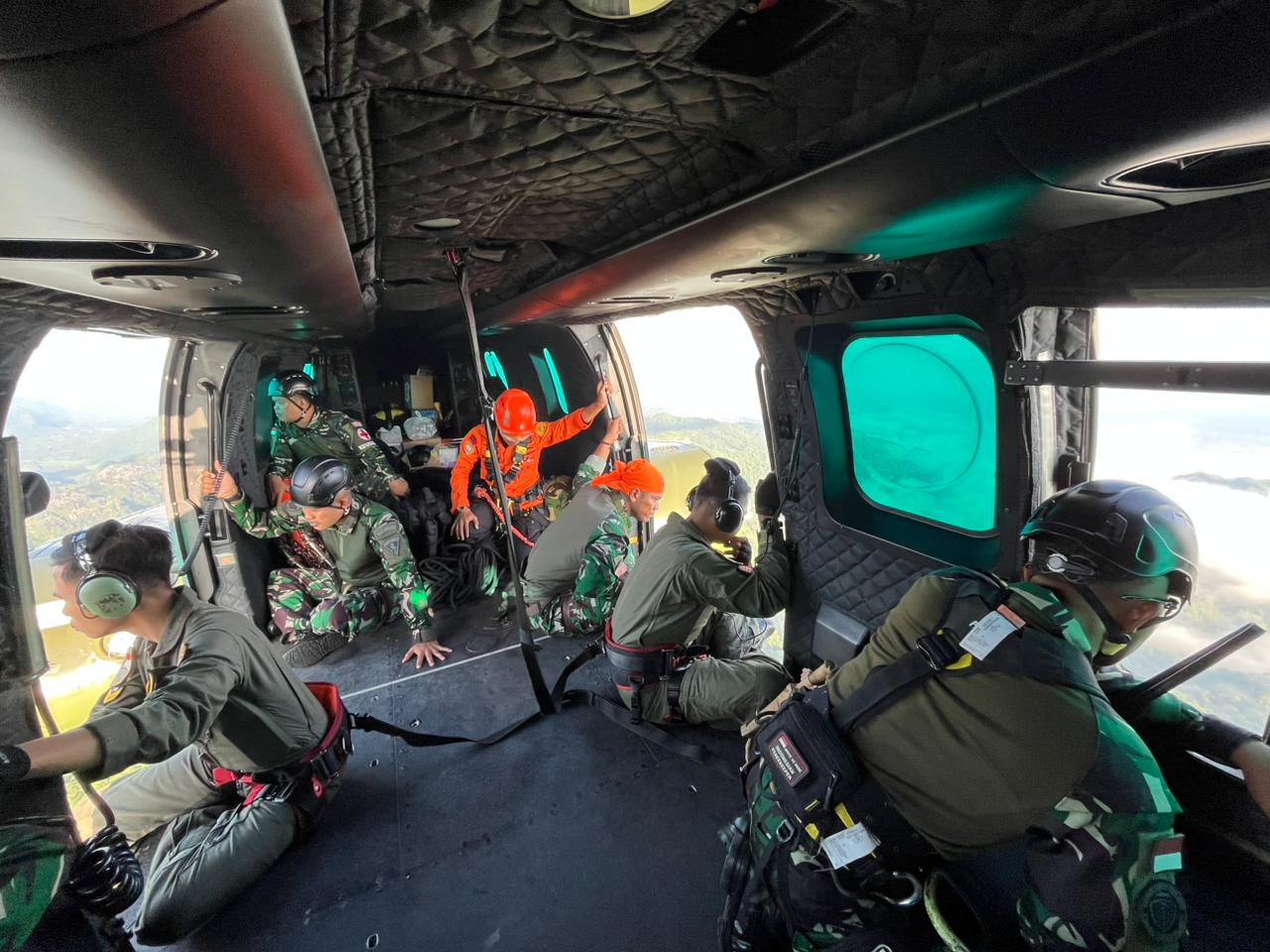 Lanud Sultan Hasanuddin Kembali Kerahkan Helikopter Caracal Dan Boeing Intai Strategis, Lokasi Jatuhnya Pesawat ATR 42-500 Berhasil Diidentifikasi