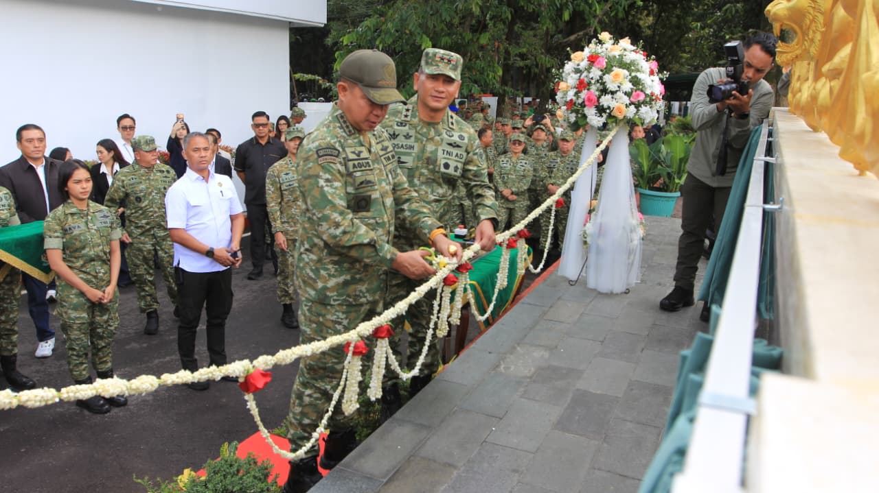 Panglima TNI Resmikan Lapangan Serbaguna di Mako Kodam III/Siliwangi