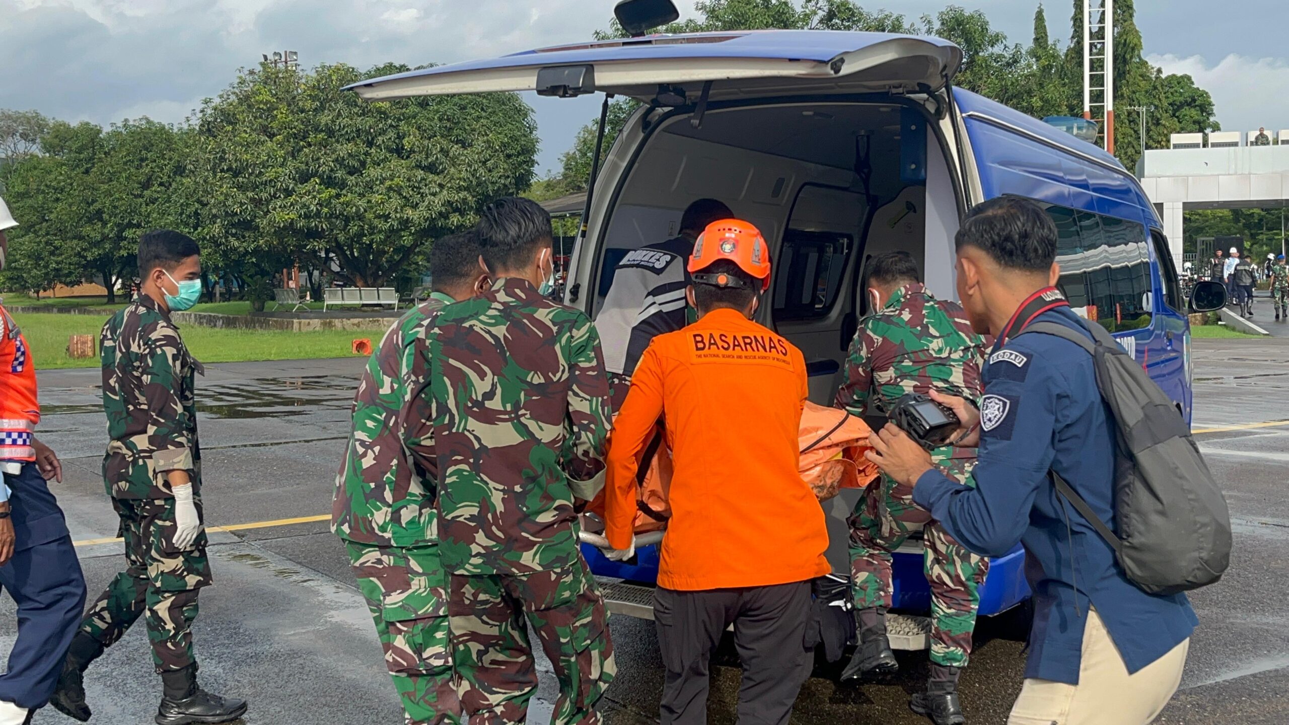 Satu Jenazah Korban Jatuhnya Pesawat ATR 42-500 Berhasil Dievakuasi ke Lanud Sultan Hasanuddin