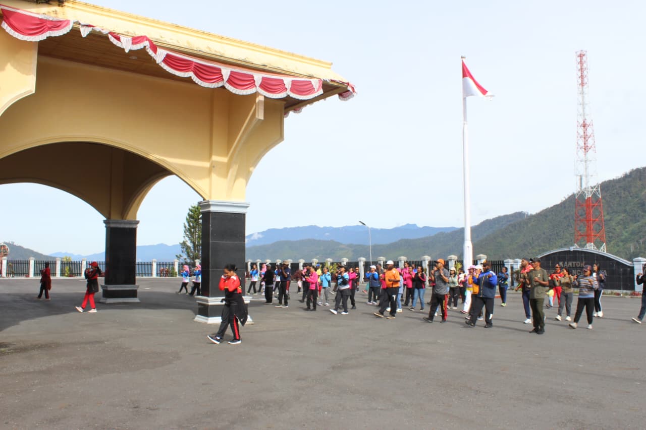 Menghadiri Senam Jumat Sehat Kolaborasi Bersama Pemda Kabupaten Puncak Jaya Menghadiri Senam Jumat Sehat Kolaborasi Bersama Pemda Kabupaten Puncak Jaya