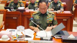 Panglima TNI Dampingi Menhan RI Rapat Kerja dengan Komisi I DPR RI