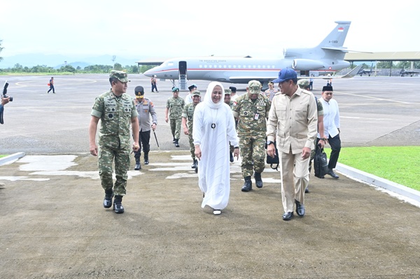 Danlanud Sultan Hasanuddin Sambut dan Hantar Kunjungan Kerja Wamenhan RI di Makassar Danlanud Sultan Hasanuddin Sambut dan Hantar Kunjungan Kerja Wamenhan RI di Makassar